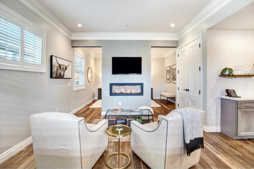 Superior King Suite interior